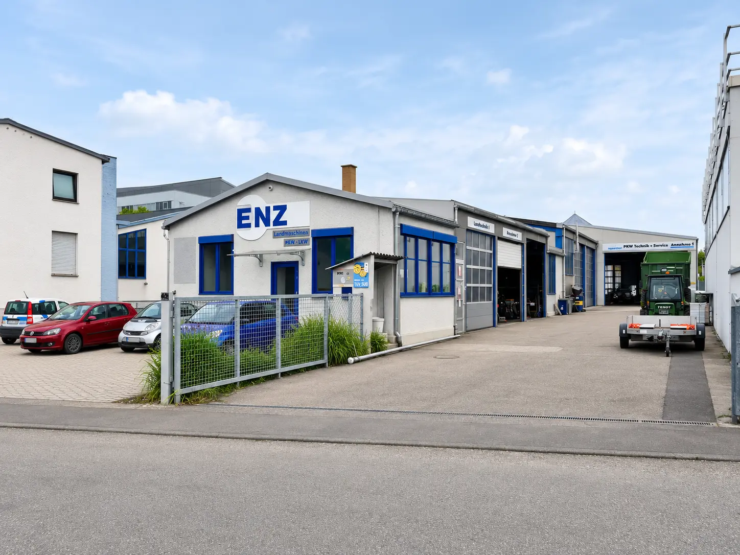 ENZ Landmaschinen Werkstatt Gebäude von außen in Hochdorf an der Enz